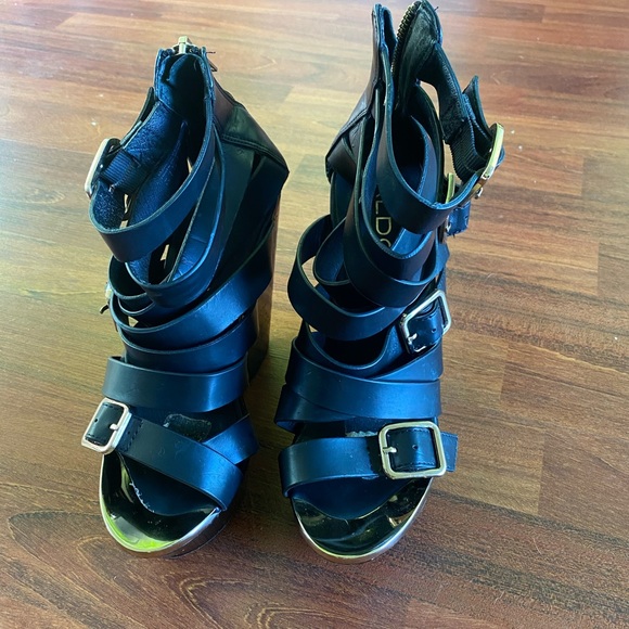 Black Aldo strappy wedge platform heel - Picture 7 of 9